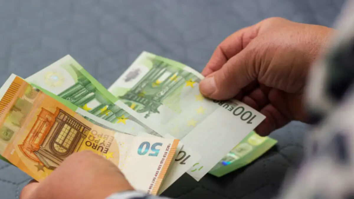 Νέο επίδομα έως 500 ευρώ σε οικογένειες: Ποιοι είναι οι δικαιούχοι και τα δικαιολογητικά που χρειάζονται