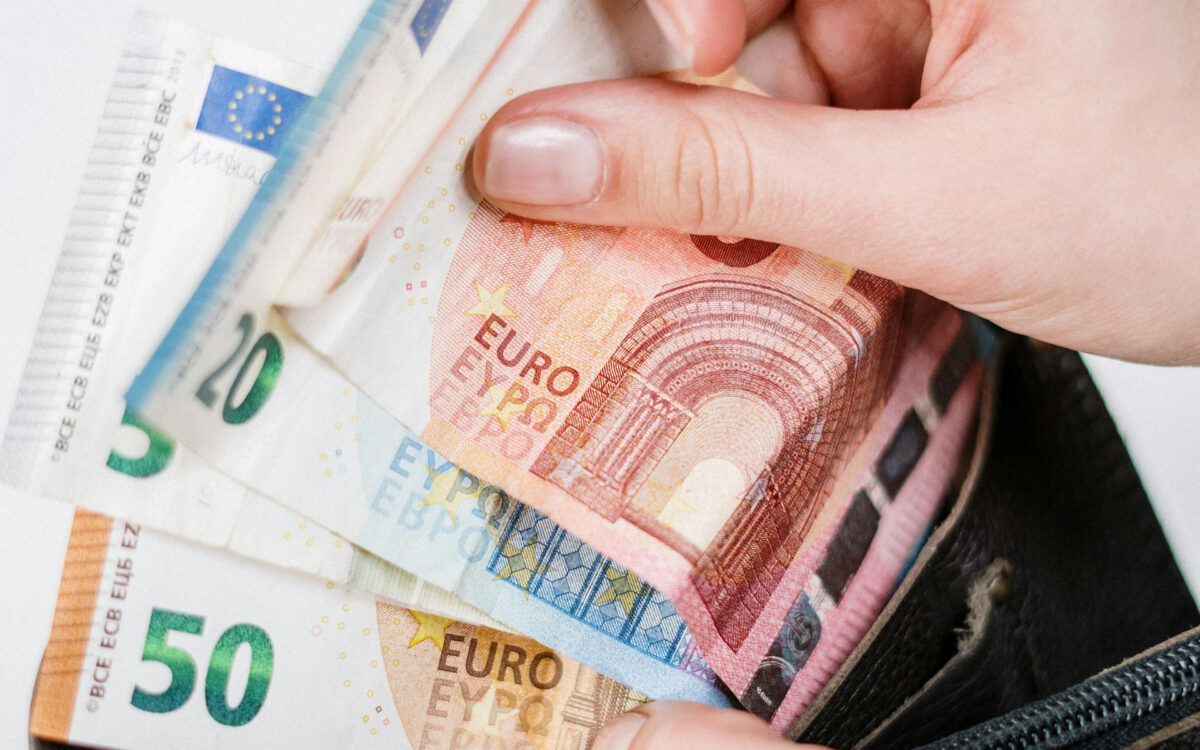 Νέο πρόγραμμα επιδοτήσεων μέχρι και 36.000 ευρώ για νέους πτυχιούχους - Η διαδικασία και πότε ξεκινά