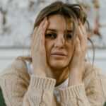 Οι κουμπάροι μου με αναγκάζουν να πάρω ακριβό δώρο στον βαφτιστίκο μου & δεν ξέρω πώς να το αποφύγω