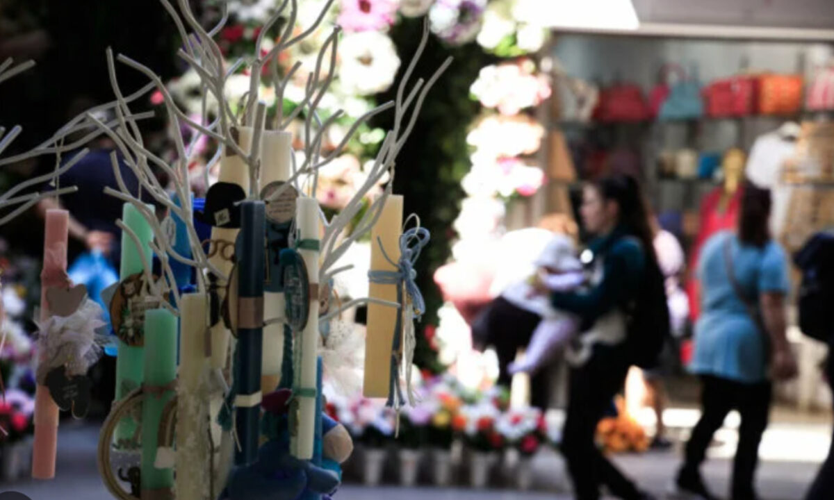 Πάσχα 2026: Πότε ξεκινά το εορταστικό ωράριο και ποια Κυριακή θα μείνουν ανοιχτά τα καταστήματα