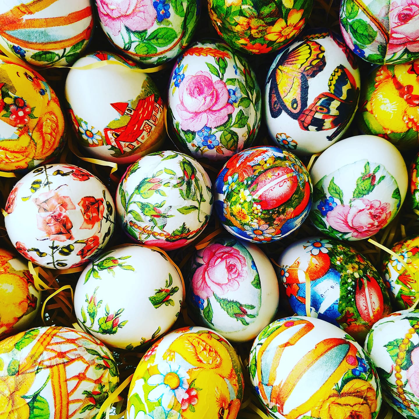 Πώς να δώσεις εντυπωσιακά σχέδια στα Πασχαλινά αυγά με ντεκουπάζ - Αναλυτικός οδηγός