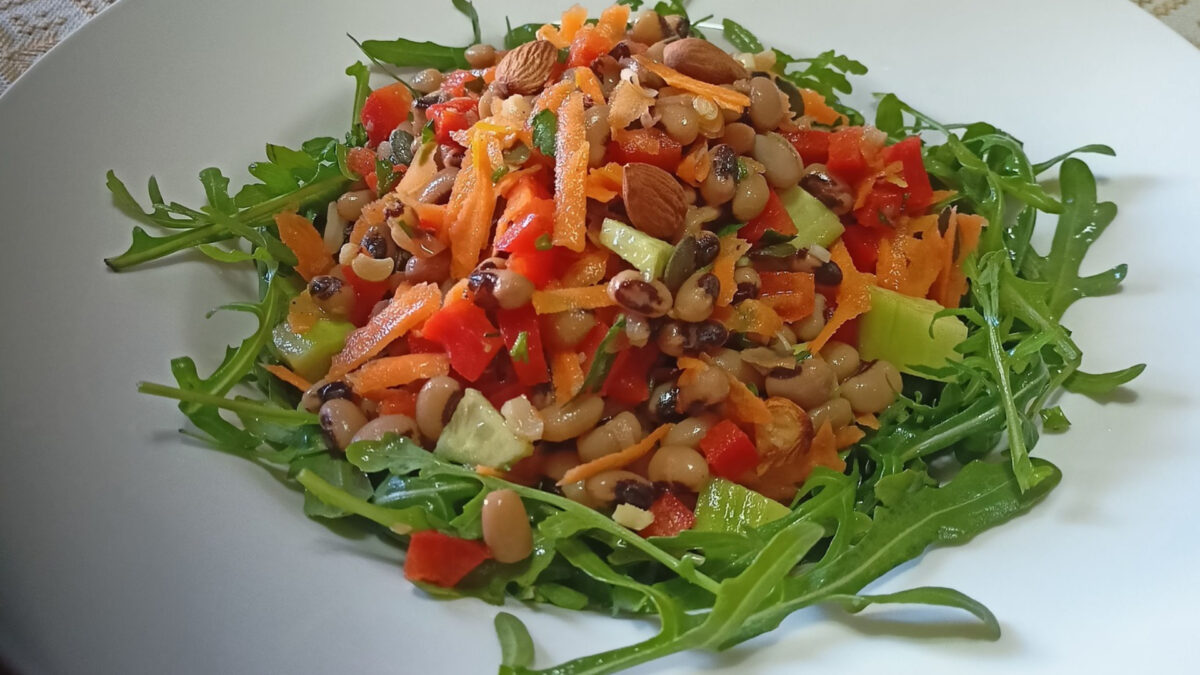 Σαλάτα πλήρες γεύμα για τη νηστεία