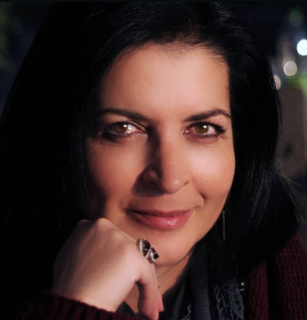 Συνέντευξη: Γερακίνα Μπουρίκα - Η συγγραφέας που δίνει φωνή στο συναίσθημα