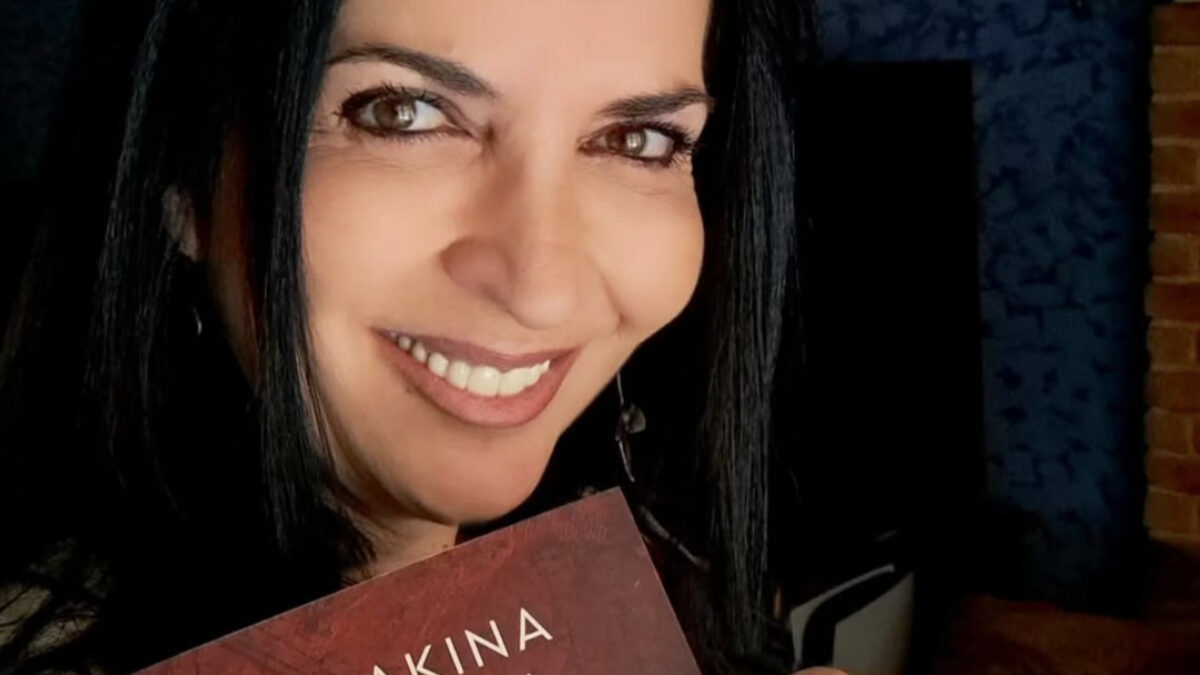 Συνέντευξη: Γερακίνα Μπουρίκα - Η συγγραφέας που δίνει φωνή στο συναίσθημα