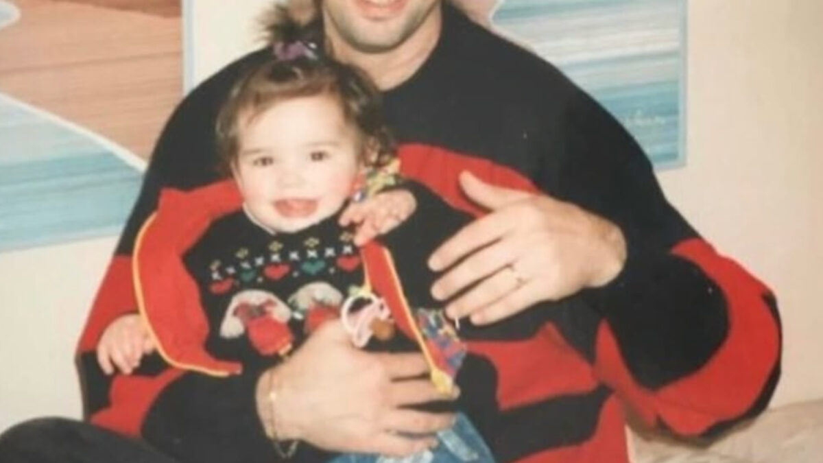 Το κοριτσάκι της φωτογραφίας είναι σήμερα πασίγνωστη τραγουδίστρια: Θα την αναγνωρίζατε;