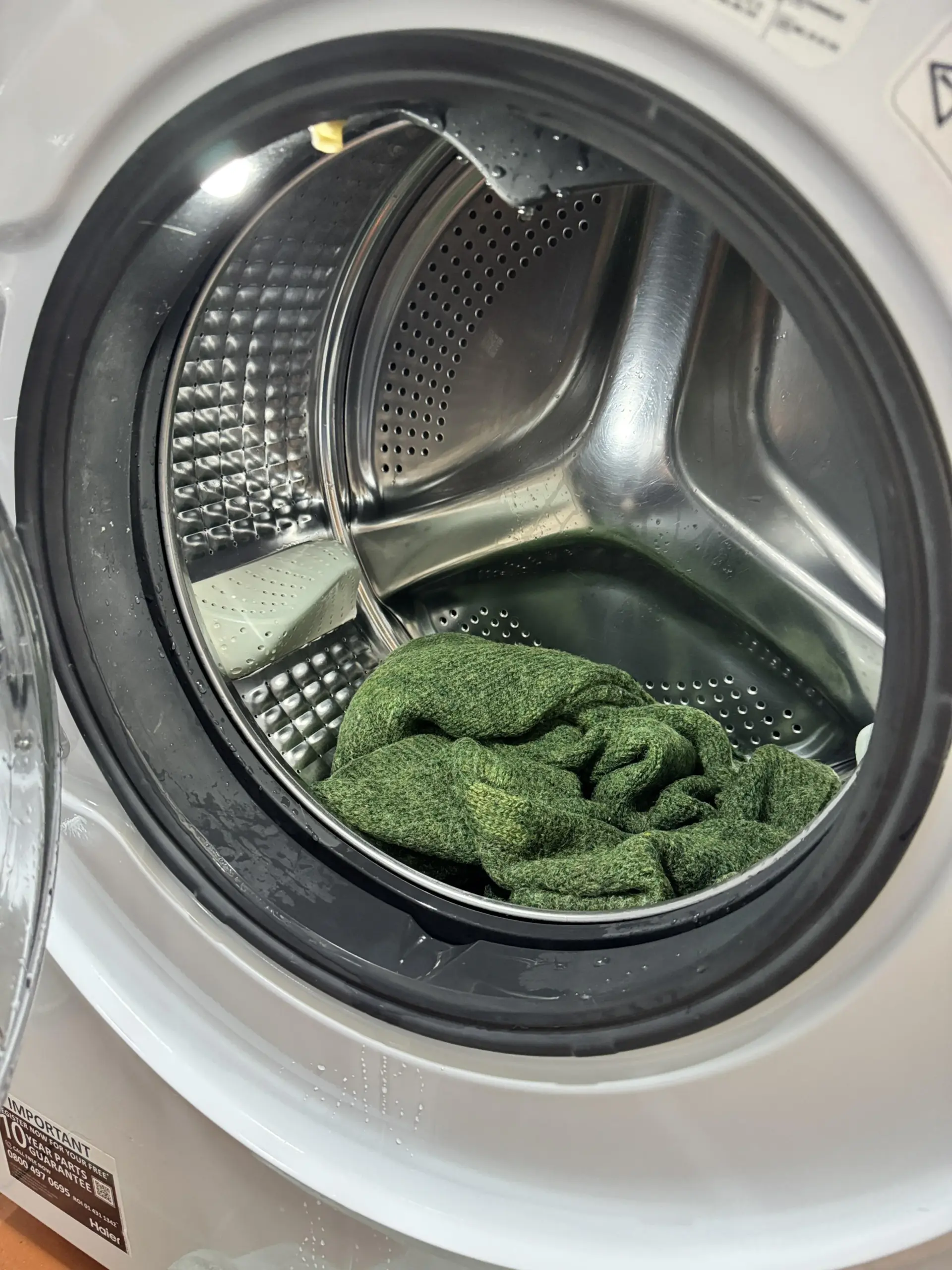 Το πλυντήριο ρούχων βγάζει νερά: Δες τι να κάνεις πριν να πας στον υδραυλικό