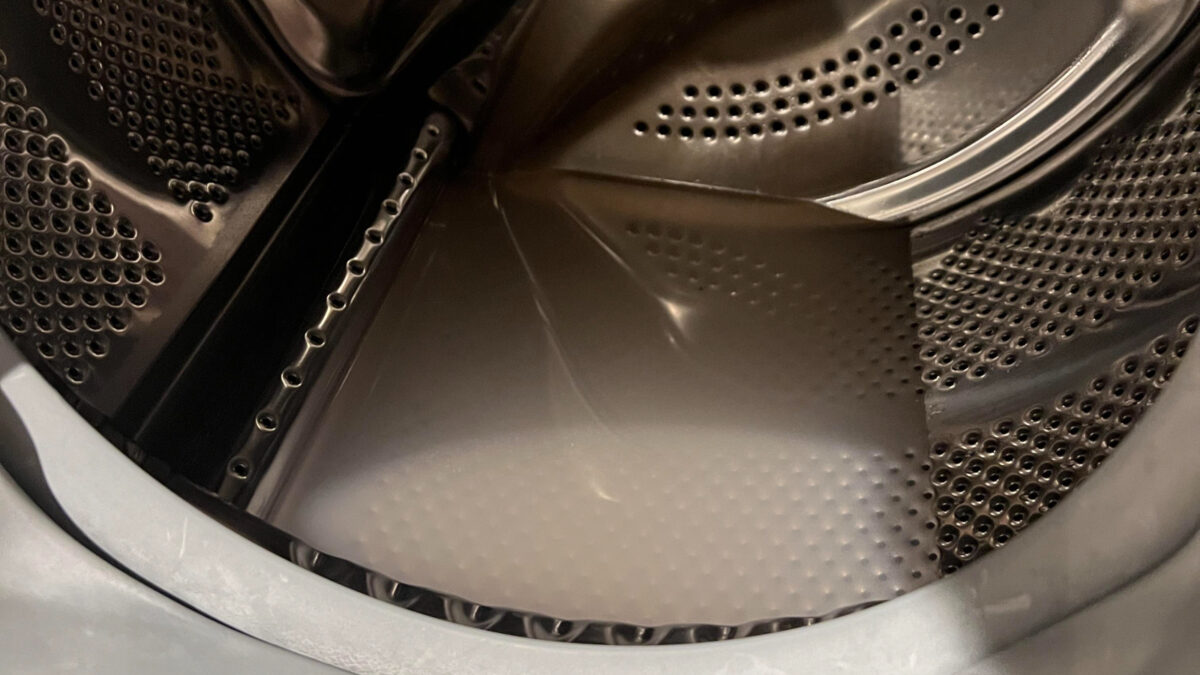 Το πλυντήριο ρούχων βγάζει νερά: Δες τι να κάνεις πριν να πας στον υδραυλικό