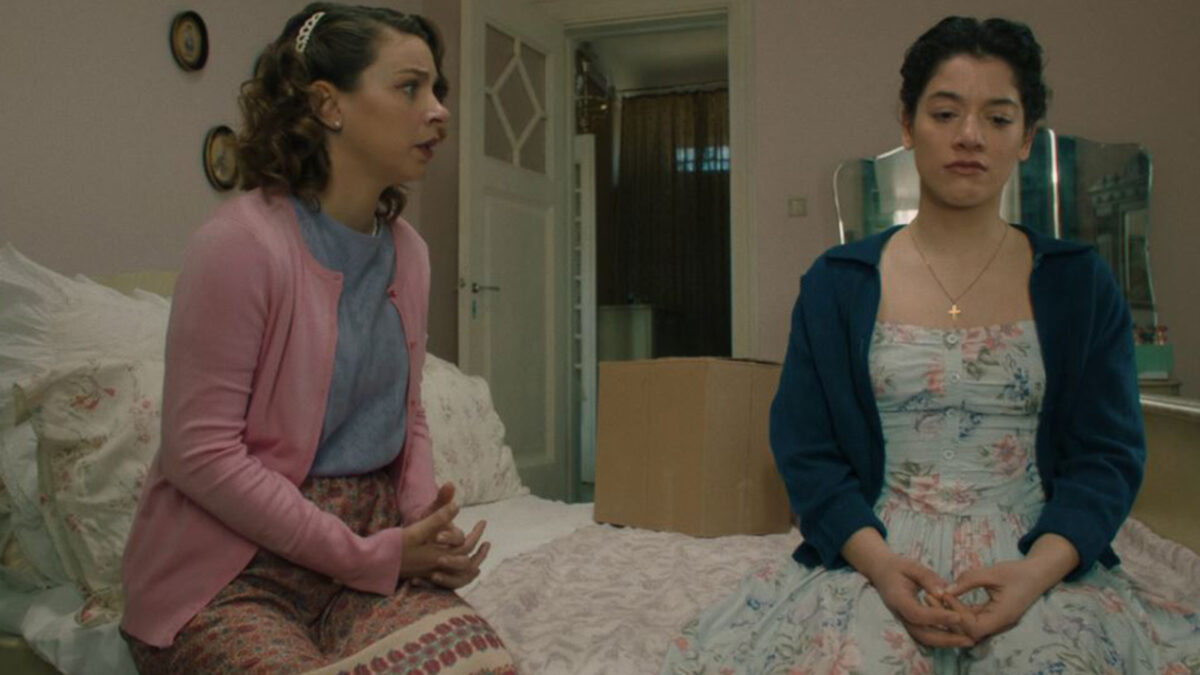 Το σπίτι δίπλα στο ποτάμι: Πεθαίνει το παιδί της και χάνει το μυαλό της