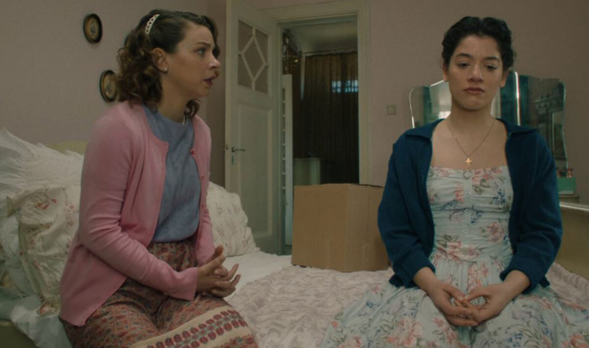 Το σπίτι δίπλα στο ποτάμι: Πεθαίνει το παιδί της και χάνει το μυαλό της