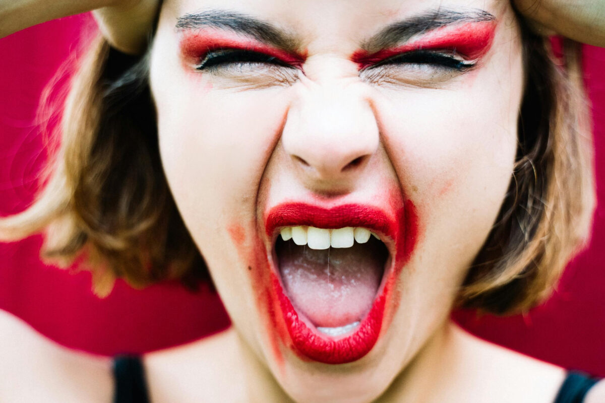 Το trend με τον τοίχο στο TikTok που θα σε κάνει να μην έχεις νεύρα στο Π και Φ