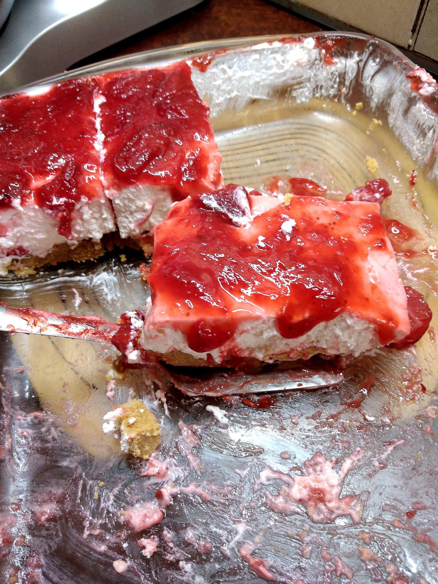 Cheesecake φράουλα με αέρινη κρέμα