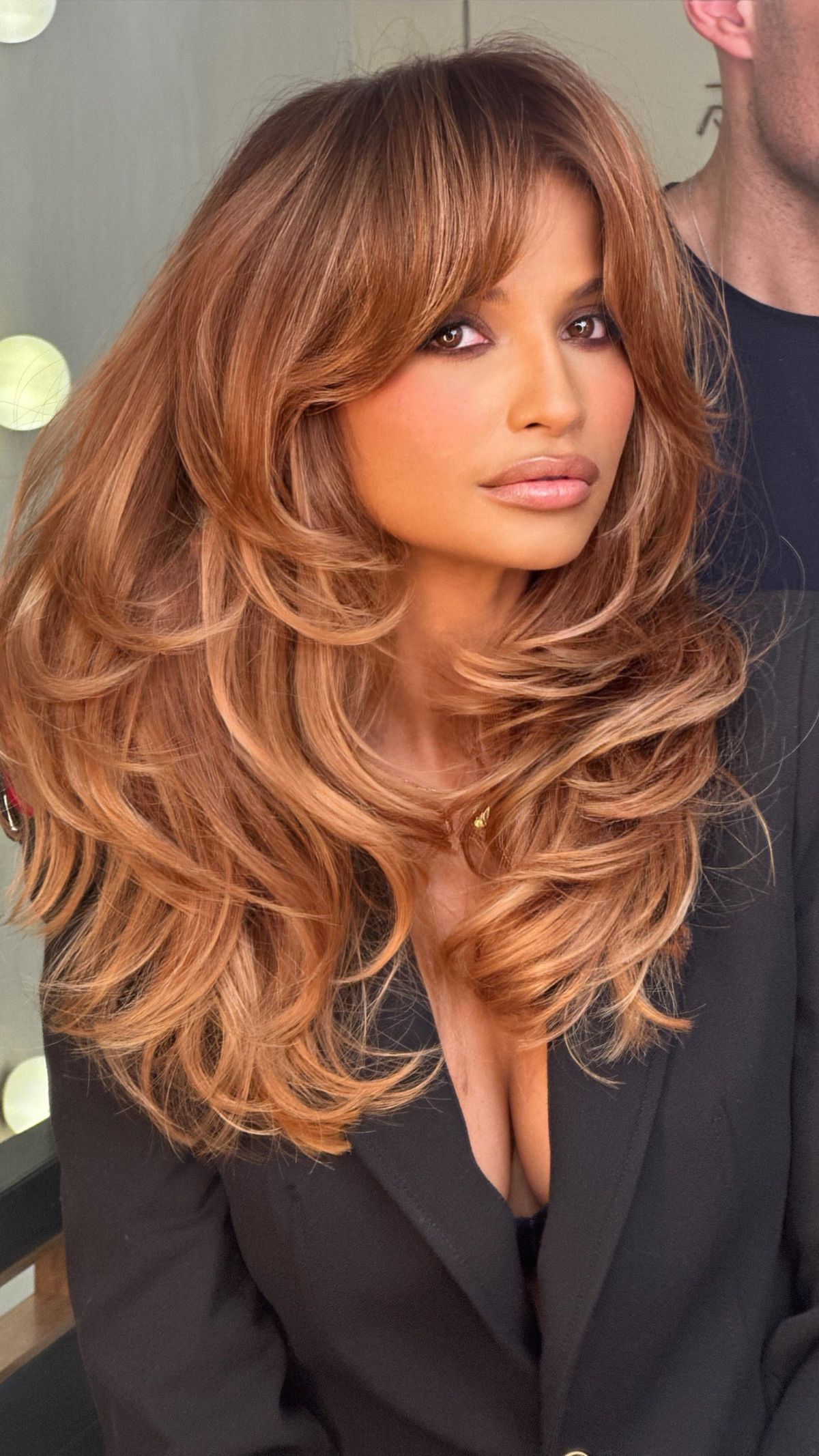 Farrah fawcett haicut: Πώς το κούρεμα της εμβληματικής ηθοποιού του '70 γίνεται ξανά trend το 2026- Μοντέρνες ιδέες για κάθε γυναίκα