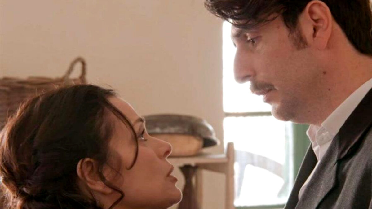 Grand Hotel: Ο Ρήγας κάνει πρόταση γάμου στη Κυβέλη μέσα από τη φυλακή