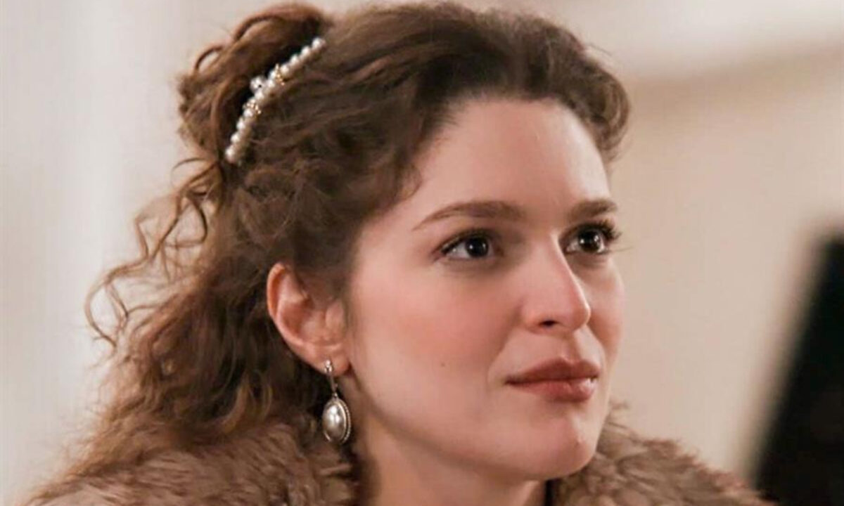 Grand Hotel: Τον κοροϊδεύει και του φορτώνει το παιδί του εραστή της