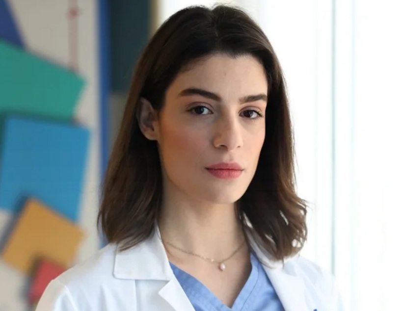 Grand hotel: Ανατροπή μεγατόνων- Η αρραβωνιαστικιά του Άρη φτάνει στο ξενοδοχείο