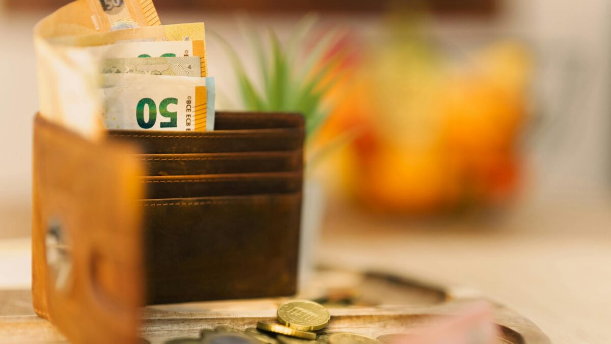 Market pass μέχρι 1.200 ευρώ για τα νοικοκυριά: Οι δικαιούχοι, οι αιτήσεις και πότε θα μπει στη τράπεζα