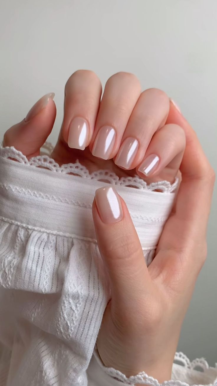 Old Money Manicure: 10 ιδέες με τη νέα τάση του Καλοκαιριού στα νύχια για clean αποτέλεσμα