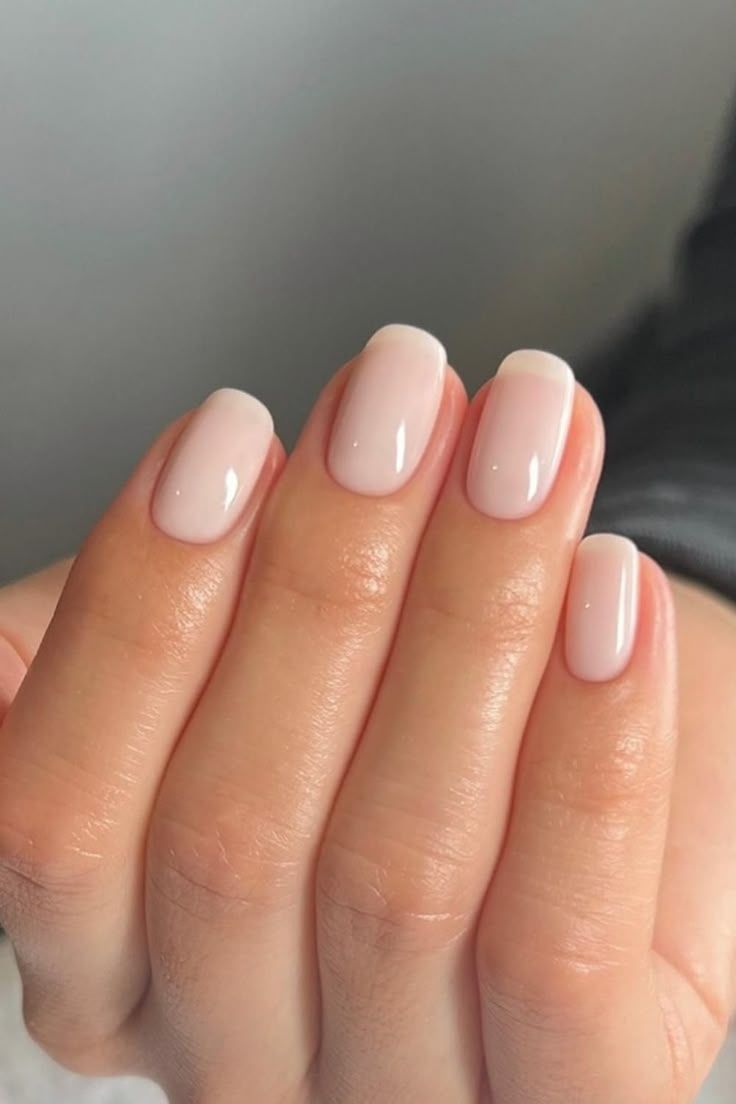 Old Money Manicure: 10 ιδέες με τη νέα τάση του Καλοκαιριού στα νύχια για clean αποτέλεσμα