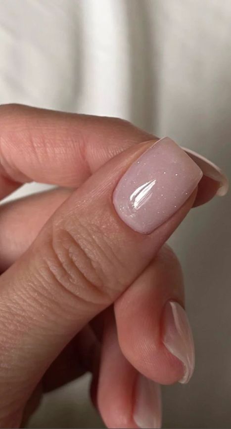 Old Money Manicure: 10 ιδέες με τη νέα τάση του Καλοκαιριού στα νύχια για clean αποτέλεσμα