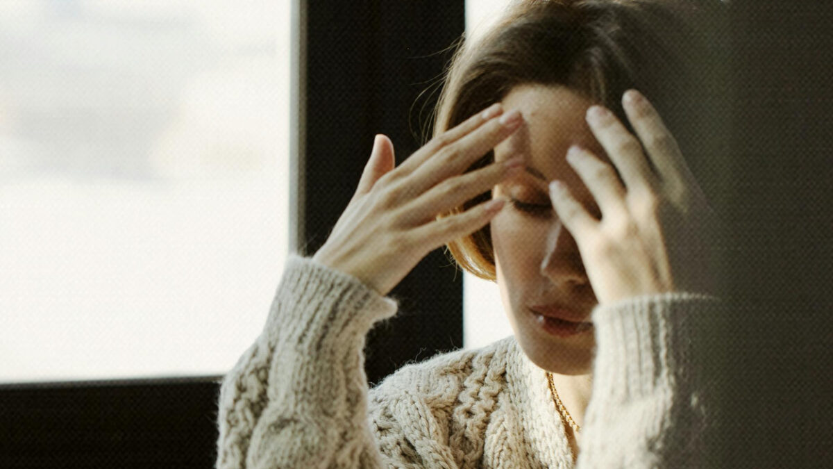 Overthinking: Πως να σταματήσω την υπερβολική σκέψη που με αρρωσταίνει και να πάρω επιτέλους τη ζωή στα χέρια μου;