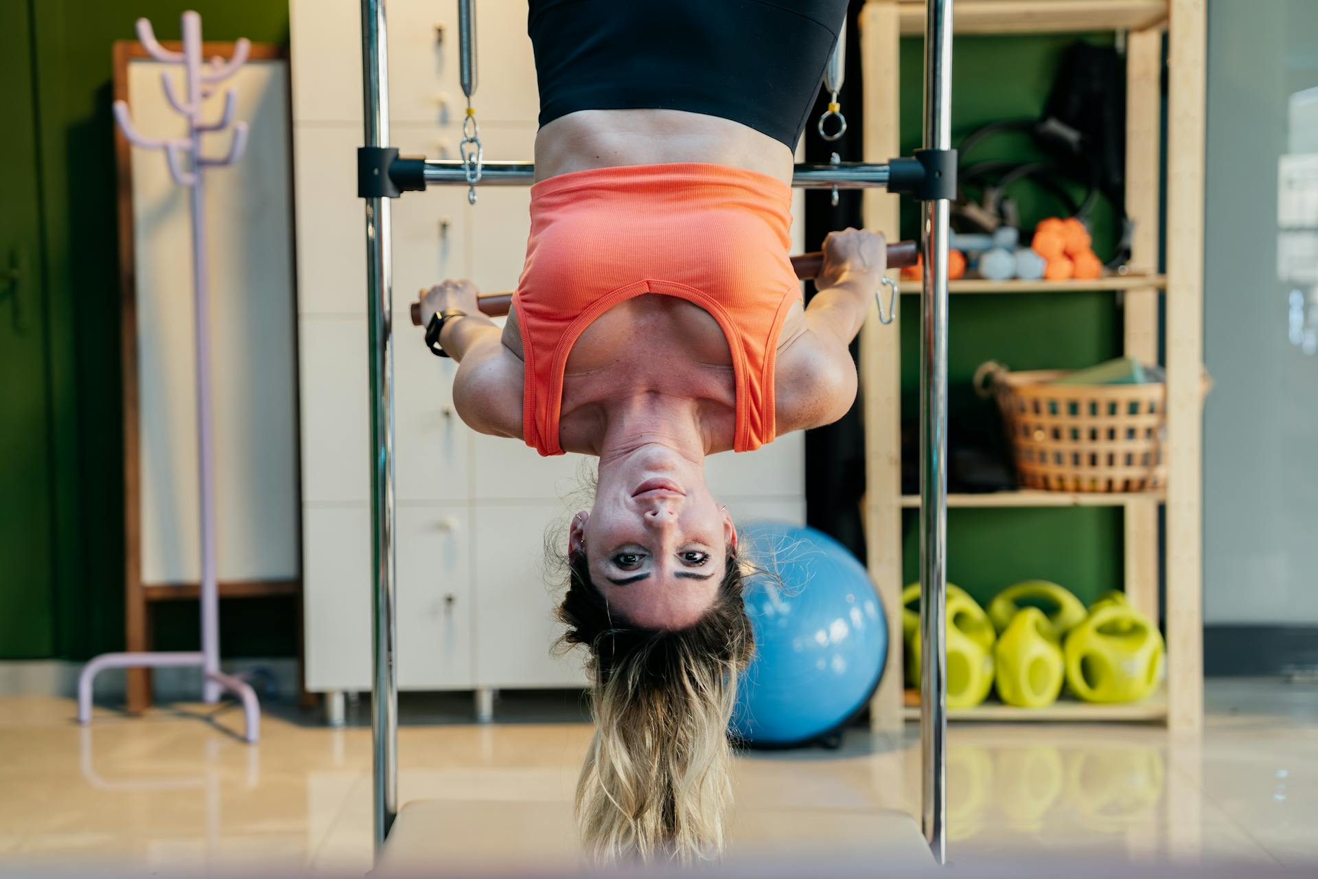 Strength Pilates: Τί είναι η νέα μορφή γυμναστικής που αγαπούν οι influencers 3 Strength Pilates: Τί είναι η νέα μορφή γυμναστικής που αγαπούν οι influencers