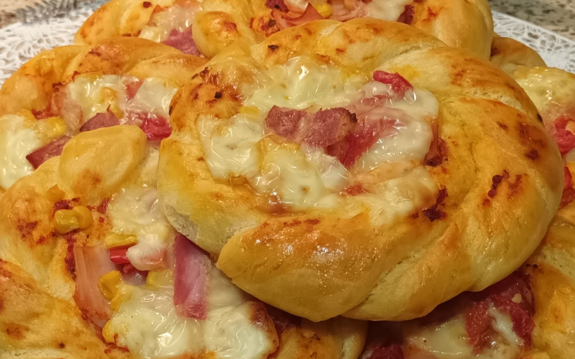 Αφράτα πιτσάκια για κολατσιό στο σχολείο