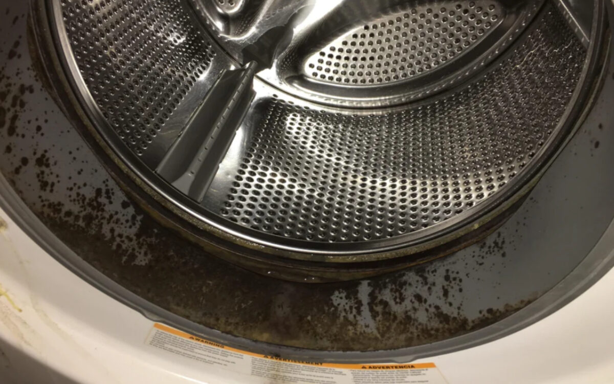 Άλατα και μούχλα στο πλυντήριο: To σπιτικό καθαριστικό που θα τα εξαφανίσει