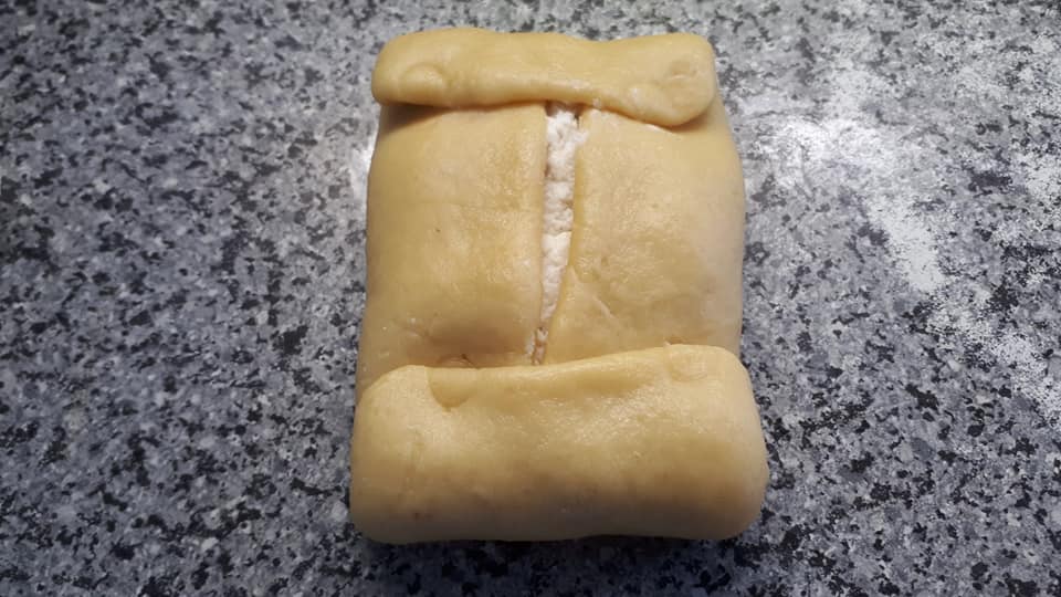 Ανεβατές Καλτσούνες Κρήτης: Παραδοσιακή συνταγή 120 ετών