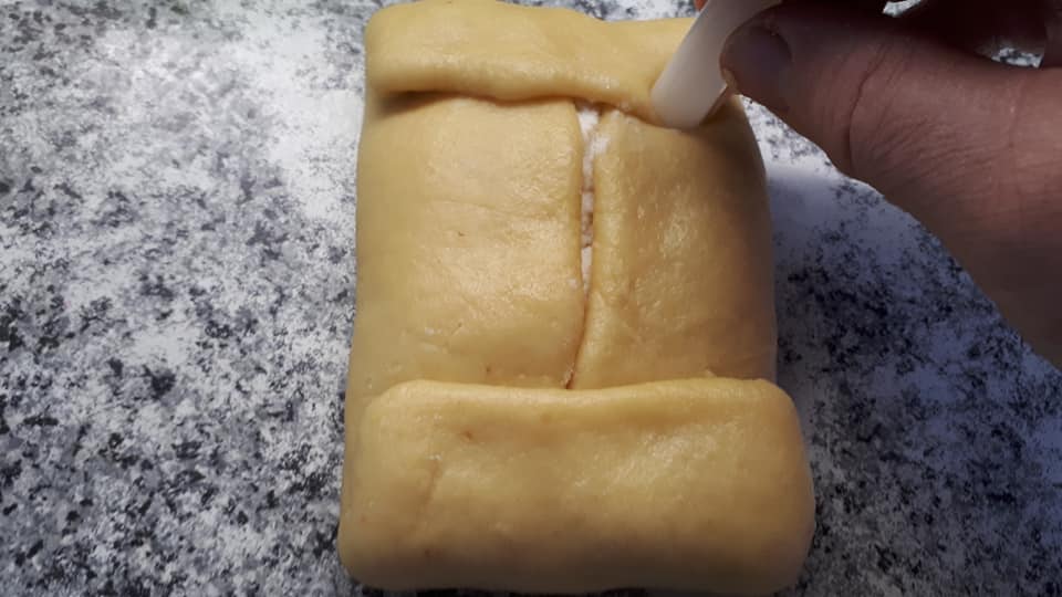 Ανεβατές Καλτσούνες Κρήτης: Παραδοσιακή συνταγή 120 ετών