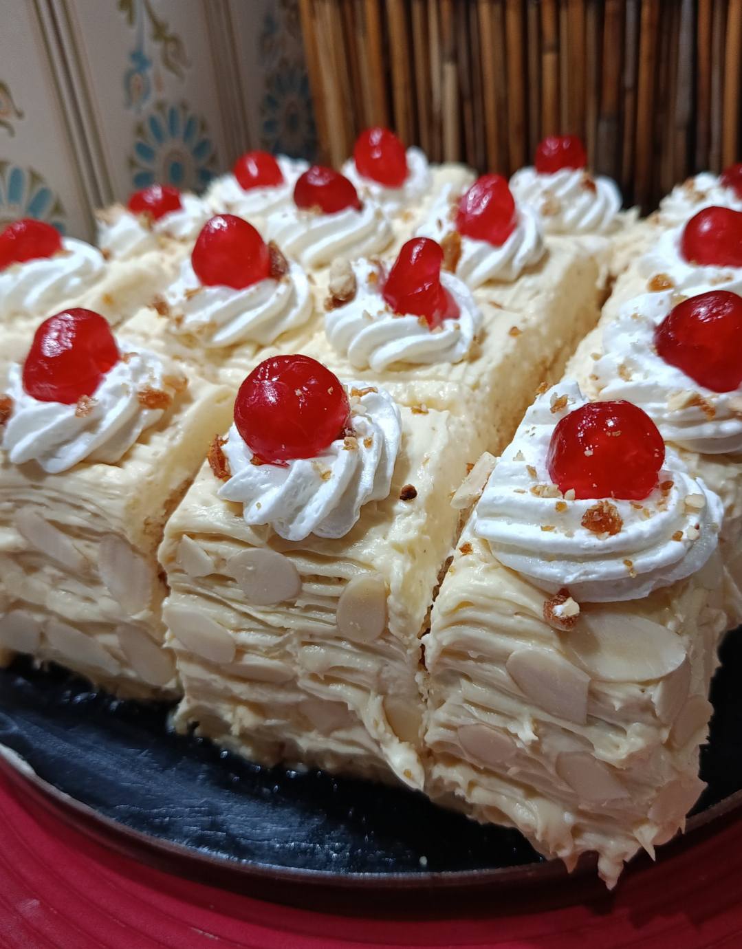 Ατομικές πάστες με κρέμα πατισερί