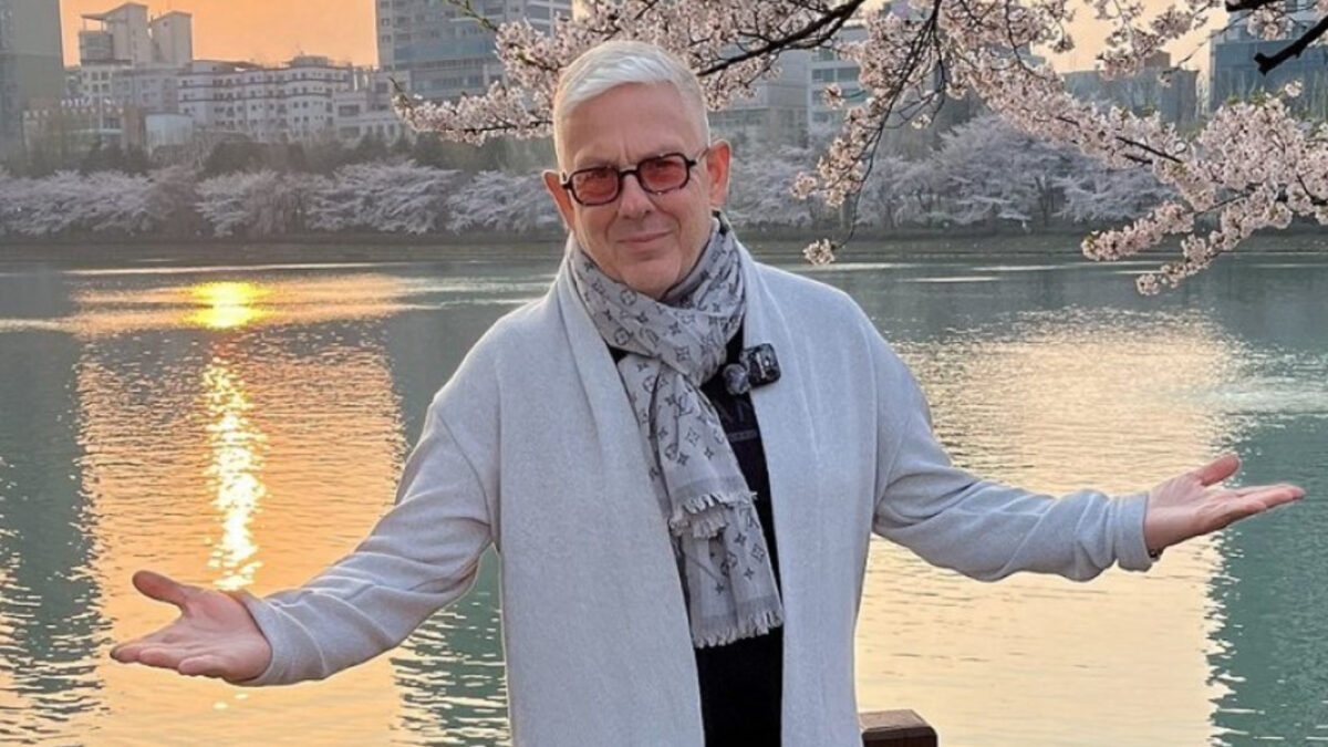 Δίκασε για άλλη μία φορά ο Τάσος Δούσης: Μην είστε κορόιδα και πιστεύετε όσους διαφημίζουν την ευτυχία τους