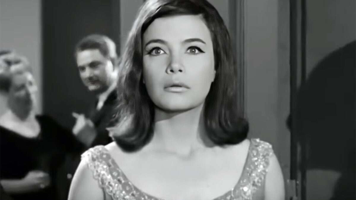 Η Δίκη που παρακολούθησε συγκλονισμένη η Τζένη Καρέζη: Σκότωσε την αδερφή του κι άλλους 2 ανθρώπους για να ξεπλύνει την οικογενειακή ντροπή-