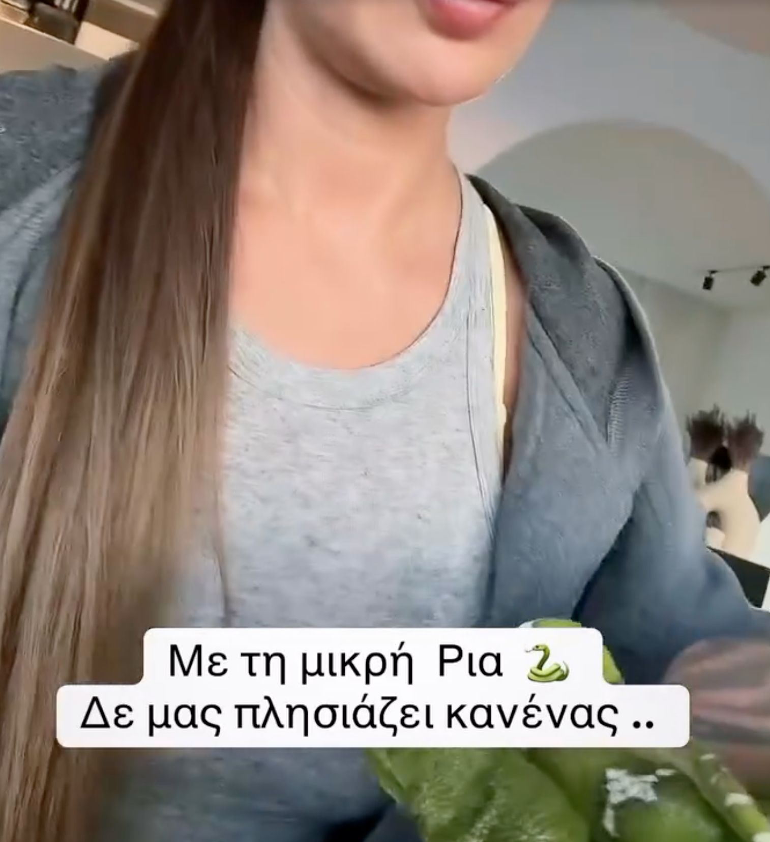 Ο Δημήτρης Αλεξάνδρου έδωσε στο φίδι του το όνομα της συντρόφου του και η αντίδραση της ήταν όλα τα λεφτά (Βίντεο)