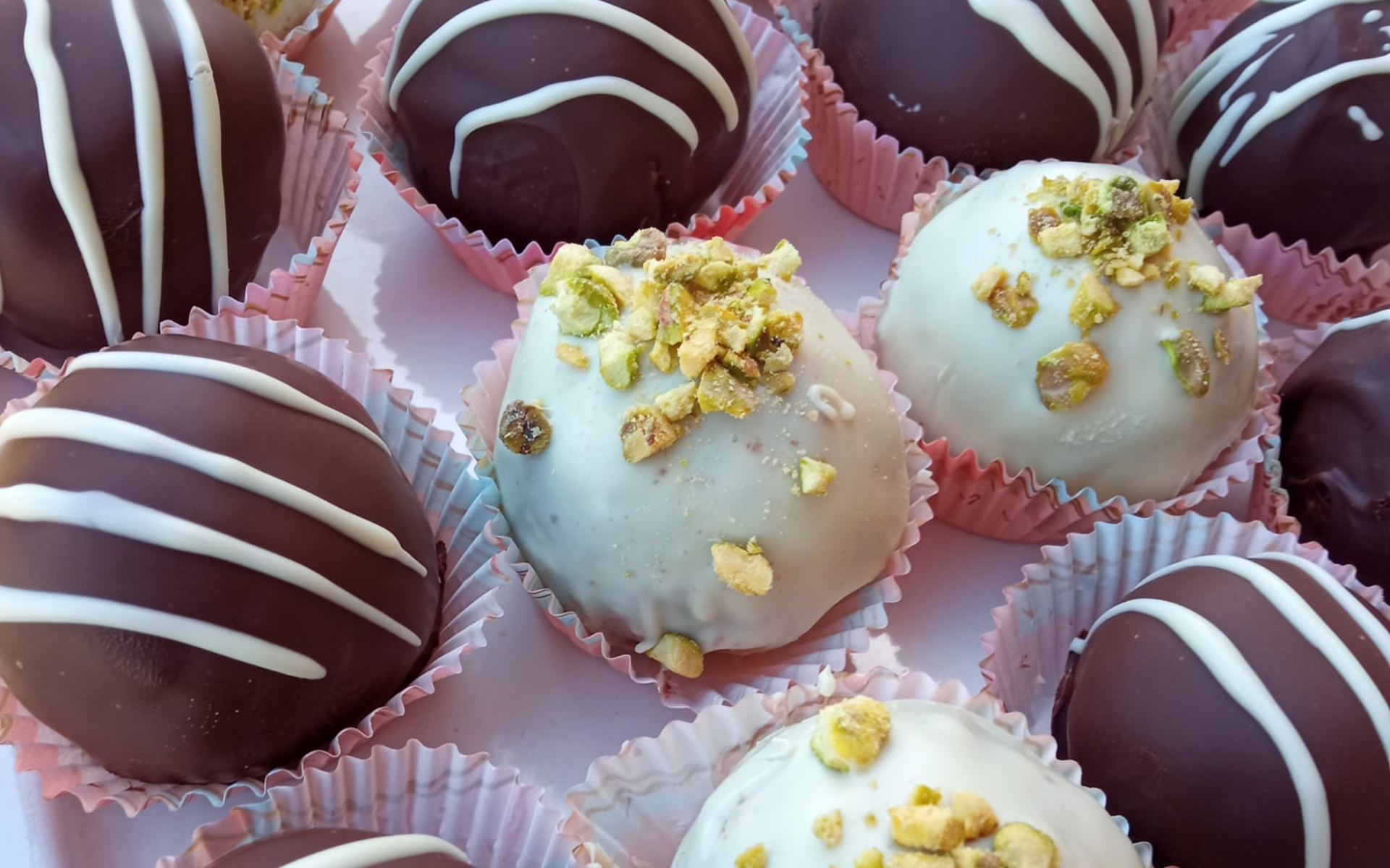 Εύκολα τρουφάκια καριόκες για το Πάσχα