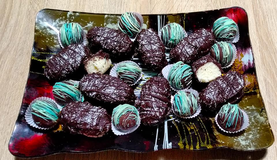 Εύκολα τρουφάκια καρύδας για τη Πρωτομαγιά