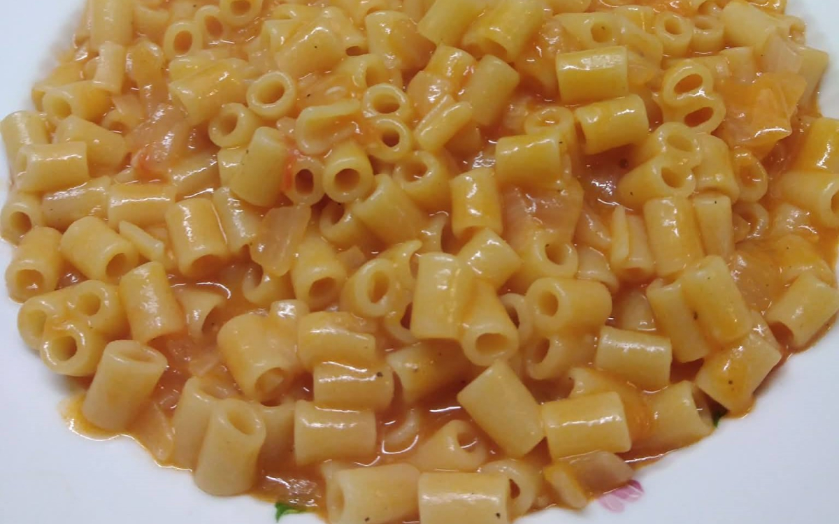 Ελληνικό mac n cheese με σάλτσα ντομάτας και κοφτό μακαρονάκι