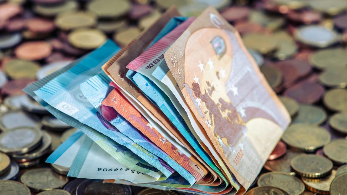 Επίδομα 1.118 ευρώ για 12 μήνες : Ποιοι είναι οι δικαιούχοι και οι προϋποθέσεις