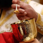 Επιτρέπεται να κοινωνήσω το βράδυ της Ανάστασης χωρίς νηστεία και εξομολόγηση;