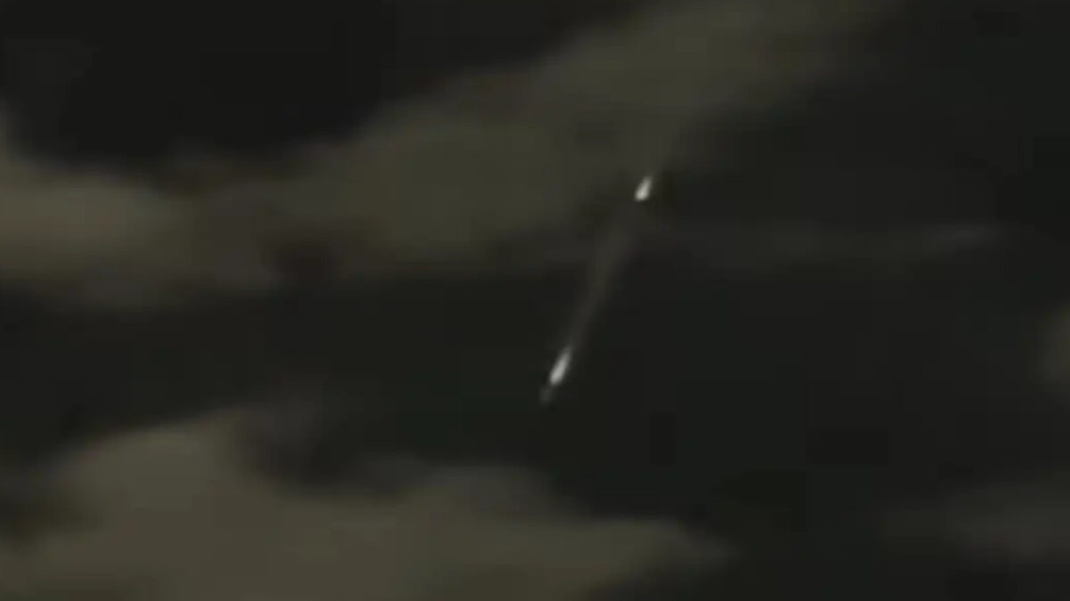 Φλεγόμενα αντικείμενα πέφτουν από τον ουρανό στη Λήμνο- Τρομαχτικές εικόνες (βίντεο)