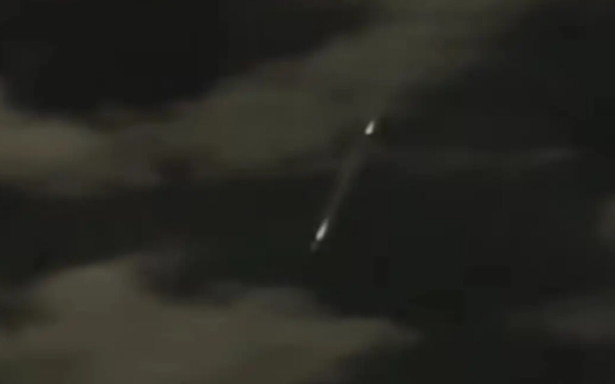 Φλεγόμενα αντικείμενα πέφτουν από τον ουρανό στη Λήμνο- Τρομαχτικές εικόνες (βίντεο)