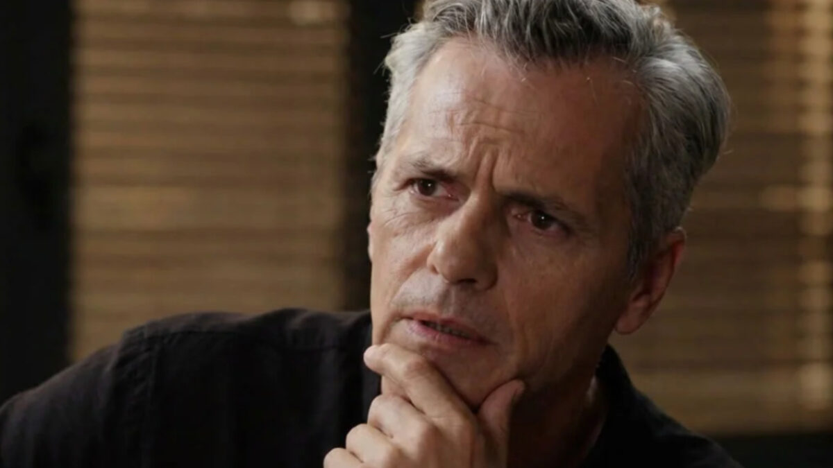 Η Γη της Ελιάς: Ανατροπή- Συνεργάζεται με την αστυνομία και ξεσκεπάζει την εγκληματική οργάνωση