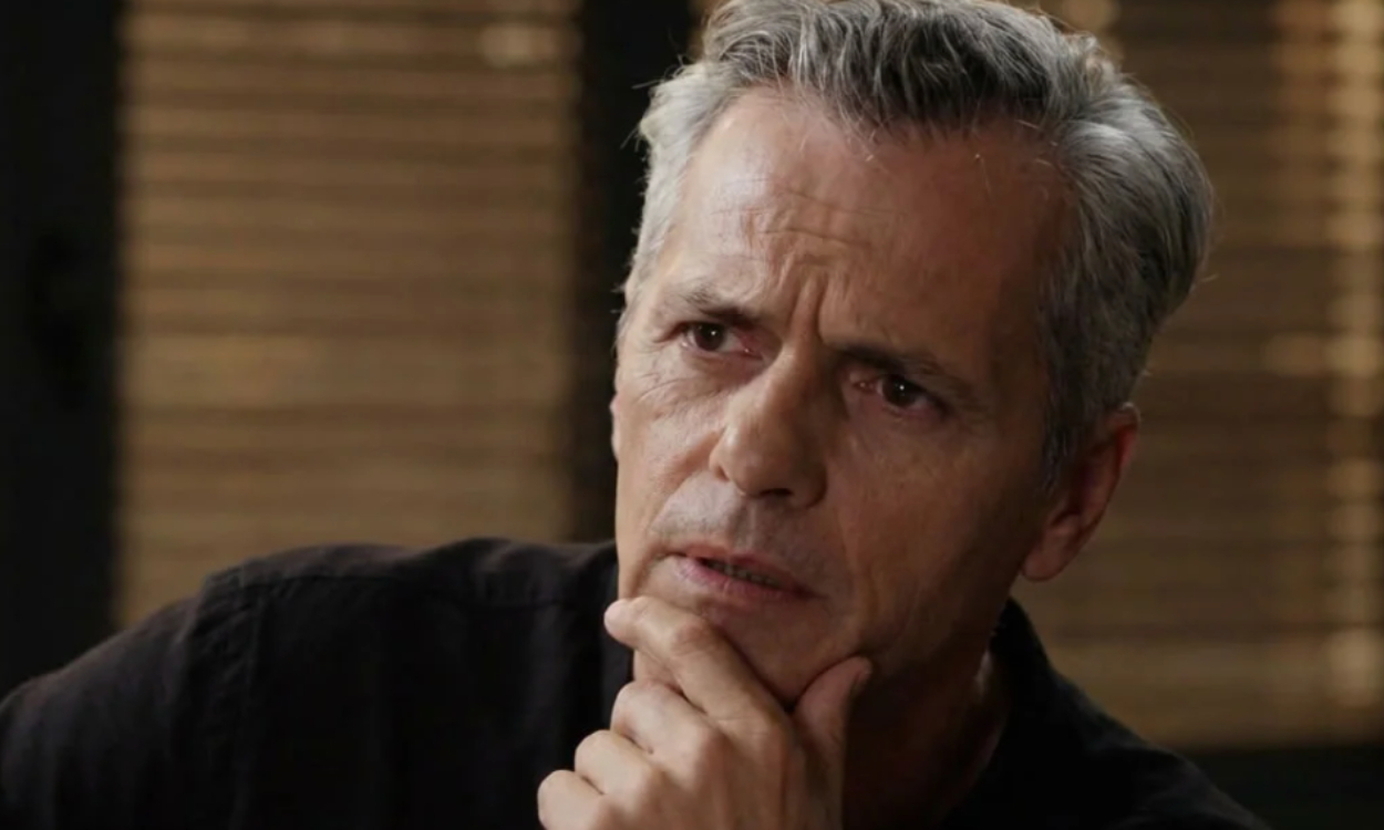 Η Γη της Ελιάς: Ανατροπή- Συνεργάζεται με την αστυνομία και ξεσκεπάζει την εγκληματική οργάνωση