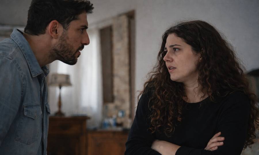 Η Γη της Ελιάς: Η Άννα στέλνει τον Ρούσσο στη φυλακή και παίρνει εκδίκηση