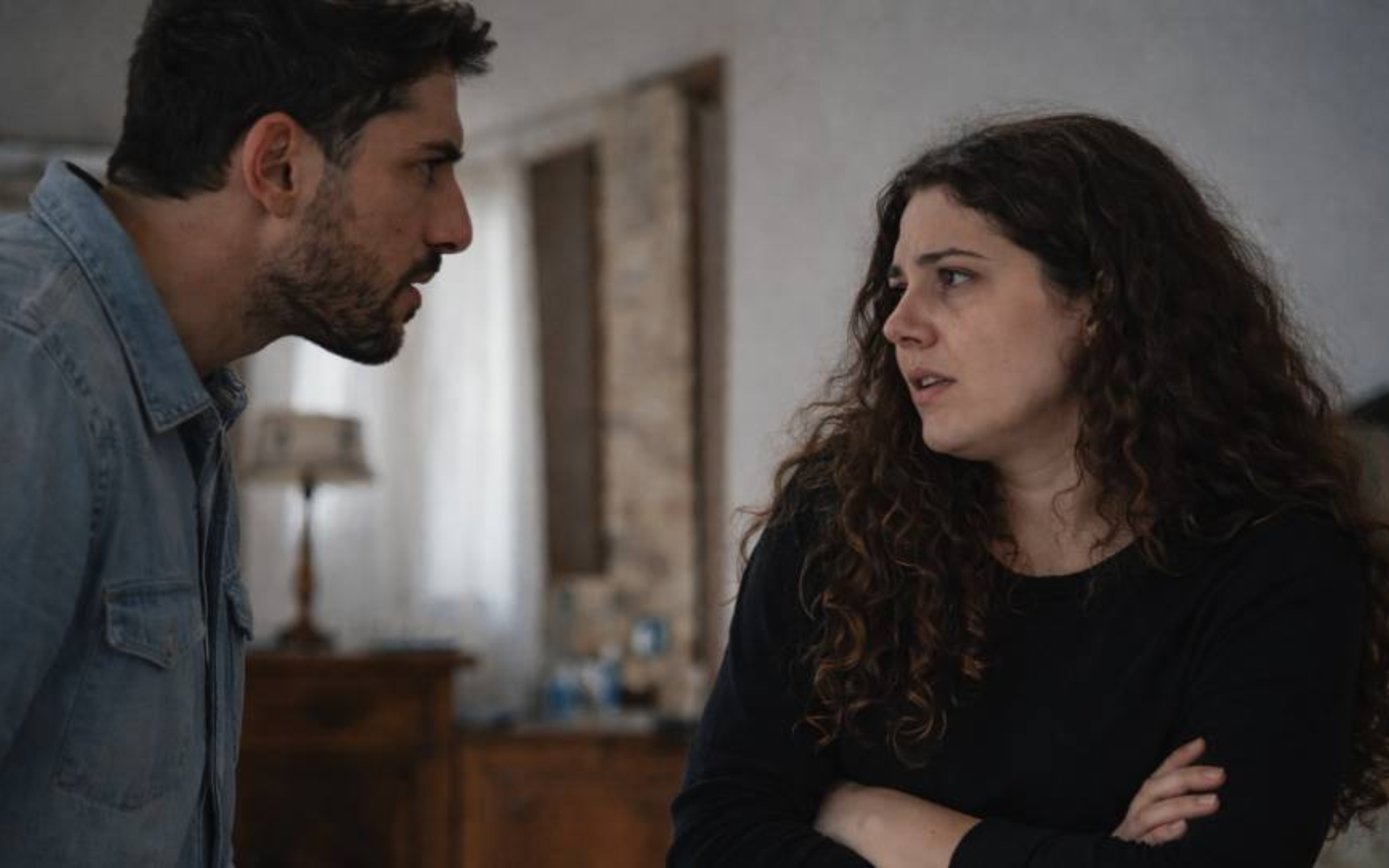 Η Γη της Ελιάς-Άννα-Ρούσσος-