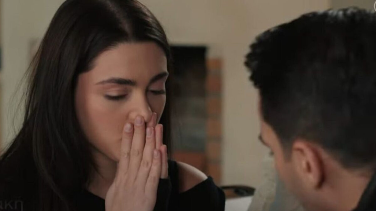 Η Γη της Ελιάς: Η Αριάδνη χωρίζει τον Κουράκο και τον πετάει στο δρόμο