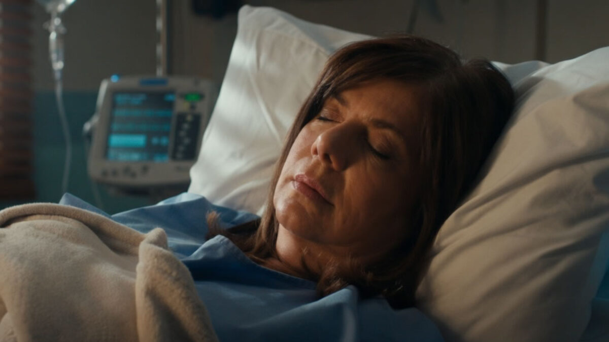 Η Γη της Ελιάς: Η Ασπασία χαροπαλεύει στο νοσοκομείο και όλοι τρέμουν για τη ζωή της