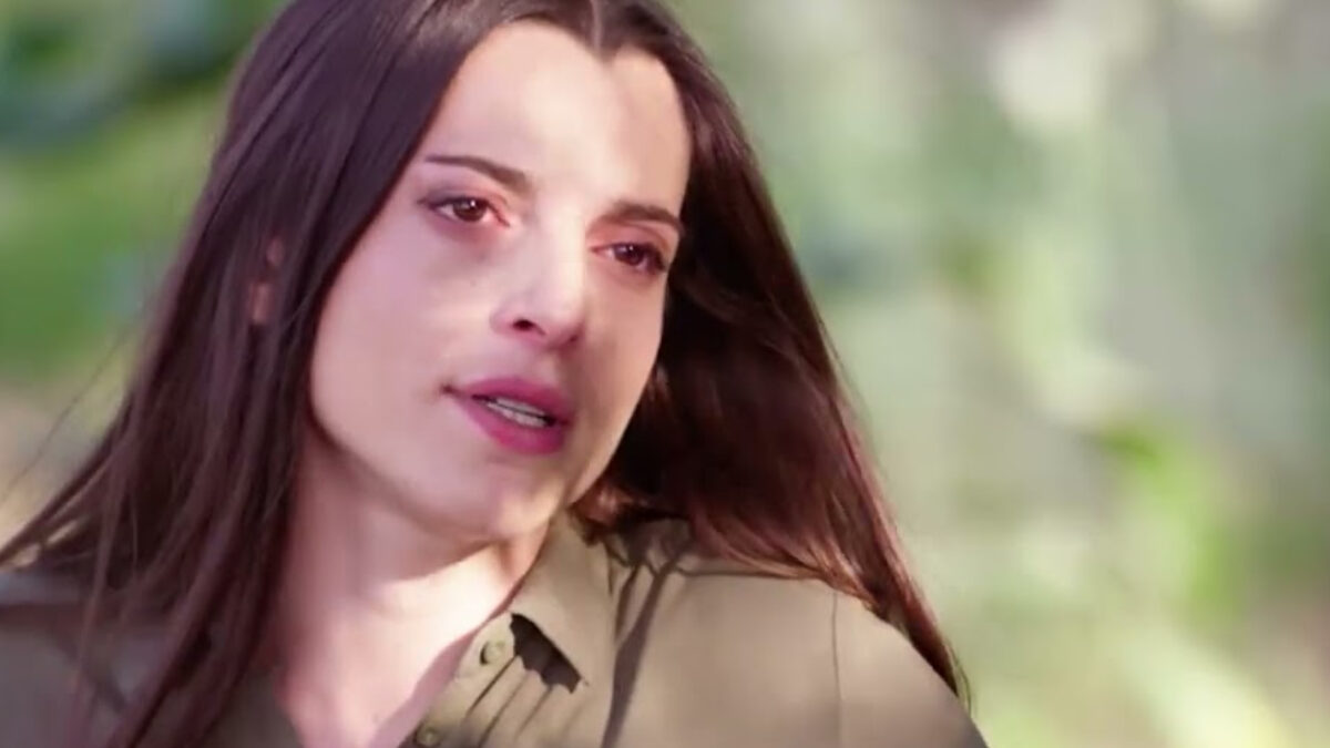 Η Γη της Ελιάς: Η Ισμήνη σε κατάσταση αμοκ μαχαιρώνει τον Κωνσταντίνο