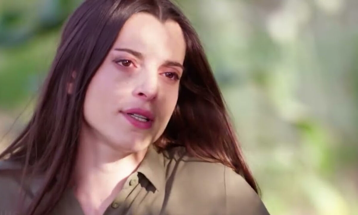 Η Γη της Ελιάς: Η Ισμήνη σε κατάσταση αμοκ μαχαιρώνει τον Κωνσταντίνο