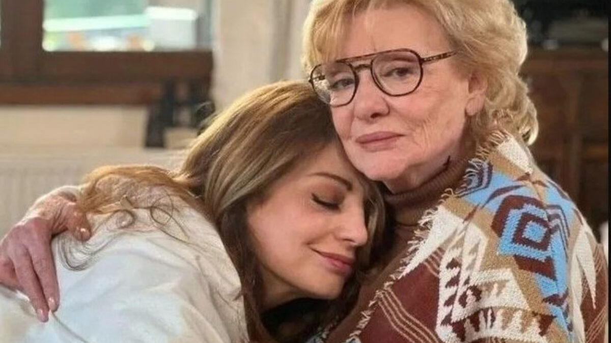 Η Γη της ελιάς: Το συγκινητικό αντίο της Άντζελας Γκερέκου και της Μάρως Κοντού στο τελευταίο γύρισμα της σειράς