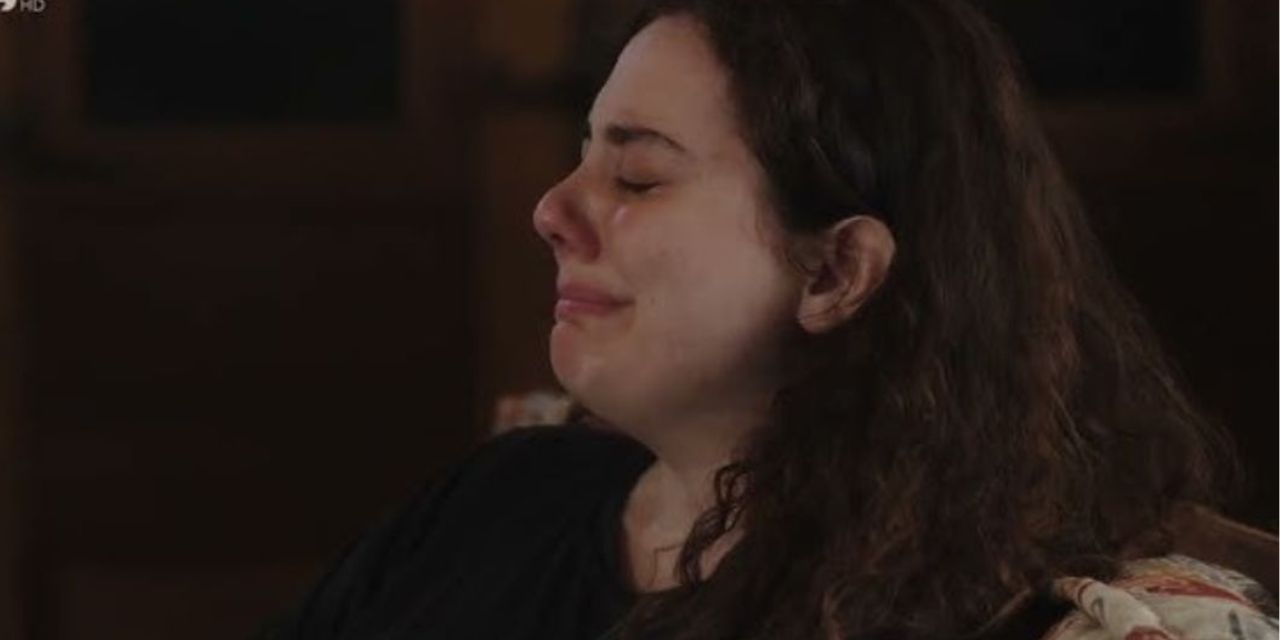 Η Γη της Ελιάς: Του λέει ότι θα τον χωρίσει και της χτυπά με μανία το κεφάλι μέχρι να τη τελειώσει